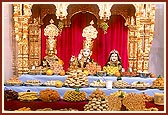 An annakut was arranged as an offering to the deities
