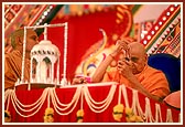 Swamishri applies the tilak and chandlo during puja