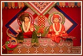 Shri Akshar Purushottam Maharaj adorned for the festival assembly 