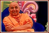 Swamishri in a happy, divine mood during the assembly