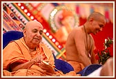 Swamishri sprays the sanctified colored water on the distinguished guests