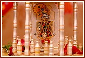 Shri Harikrishna Maharaj in a decorative 6-facing hindolo