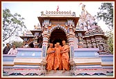 Swamishri descends the memorial mandir after darshan