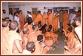 Swamishri passes through the sadhus' dining hall