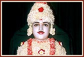 Shri Harikrishna Maharaj adorned in fragrant flowers