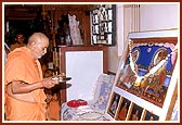 Swamishri performs the murti pratishtha of murtis for the second Hari mandir in Jamnagar ...