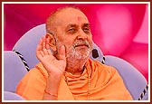 In his blessings, Swamishri talks about the glory of Bhagwan Swaminarayan