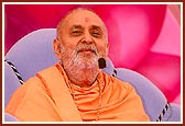 In his blessings, Swamishri talks about the glory of Bhagwan Swaminarayan