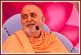 In his blessings, Swamishri talks about the glory of Bhagwan Swaminarayan