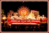 The grand Shri Hari Jayanti celebration was held in front of Yagnapurush Smruti Mandir