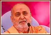 In his blessings, Swamishri talks about the glory of Bhagwan Swaminarayan