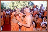 As the chorus 'Aje Yagnapurushne dwar nobat vage re lol…' rises to a crescendo Swamishri then dances and plays the kartal with Ghanshyamcharan Swami