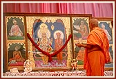 Swamishri performs the murti pratishtha ritual arti of murtis for Talda and Badhada villages. The devotees also perform the ritual arti