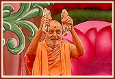 Swamishri dances like an expert performing a variety of movements, thus expressing his exuberant devotion to Guru Shastriji Maharaj 