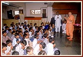 Swamishri addresses the BAPS Bal mandal in Bhadra