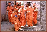 Swamishri after doing darshan of the mandir in Dangra