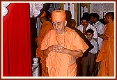 ... performs pradakshina