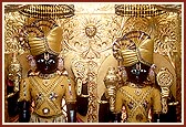 Shri Ranchhod Trikamray Dev adorned in chandan