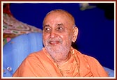 Swamishri in a jovial mood during the evening assembly