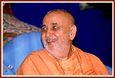 Swamishri in a jovial mood during the evening assembly