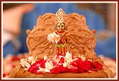 Shri Harikrishna Maharaj adorned in sandalwood paste (chandan)