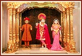 Shri Harikrishna Maharaj adorned with chandan and Shri Radha Krishna Dev