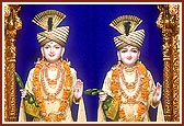 Beautifully adorned Shri Akshar Purushottam Maharaj