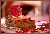 Shri Harikrishna Maharaj adorned in chandan