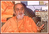 Swamishri addresses the assembly on the occasion of Pramukh Varni Din celebration 