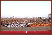 Swamishri blesses the mammoth Yogi Jayanti assembly of 20,000 devotees