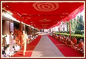 Balaks deliver speeches during Swamishri's morning walk&nbsp;