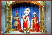 &nbsp;Darshan of Shri Harikrishna Maharaj (in chandan), Shri Radha Krishna Dev attired for the occasion of Amas with sword sand daggers
