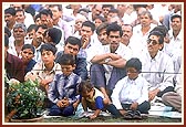 The assembly of devotees
