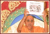 Swamishri inaugurates a memorial photographic publication on Shastriji Maharaj, 'Yagnapurush Upanishad'