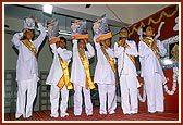 Swamishri inaugurates the first ever children's monthly Swaminarayan Bal Prakash