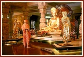 Swamishri engaged in darshan of Bhagwan Swaminarayan in the sanctum sanctorum of Akshardham monument