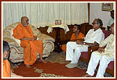 Shri Jagmohanji, Union Minister of Tourism, praises Akshardham monument and Swamishri's activities
