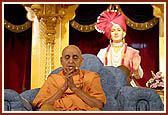 Swamishri blesses the Rakshabandhan assembly saying that Shriji Maharaj protects His devotees from the cycle of life and death
