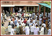 Devotees enjoy the prasad served in the mandir precincts after the Rakshabandhan assembly