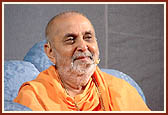 Swamishri's spirited discourses charge the devotees with divine joy and inspiration&nbsp;&nbsp;