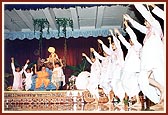 ... the balaks too chant the rosary with Swamishri