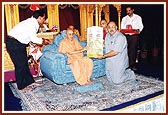Swamishri inaugurates an ayurvedic cough syrup produced by BAPS Swaminarayan Herbal Care