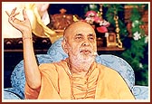 Swamishri's spirited discourses charge the devotees with divine joy and inspiration&nbsp;&nbsp;