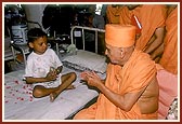 Swamishri blesses the other victims of the terrorist attack on Akshardham