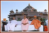 Pujya Ramdasji of Santram Mandir, Karamsad, Pujya Keshav Bhavaniji of Mai Mandir, Nadiad and Pujya Doctor Swami