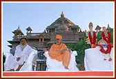 Head of Jagannath Mandir, Amdavad, Pujya Rameshwardasji and Swamishri
