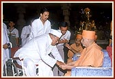 Swamishri individually blesses and consoles the relatives of those who had died