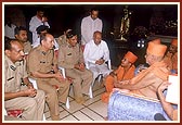 Swamishri appreciates the services of the local police heads