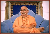 'Van vichãre pan vãtu re, ãve enã antarthi...', a divine and natural discourse by Swamishri in an assembly