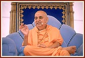 'Van vichãre pan vãtu re, ãve enã antarthi...', a divine and natural discourse by Swamishri in an assembly